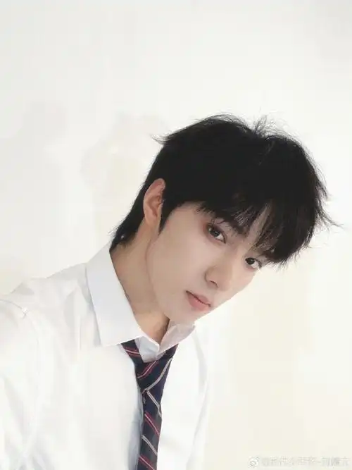 刘耀文这泼天的酱板鸭##粉丝爸爸给刘耀文带酱板鸭##时代少年团址返