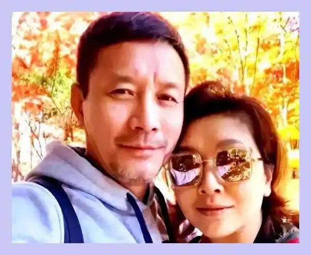 在与靳东分手后,江珊专注于陪伴女儿的海外求学生活.