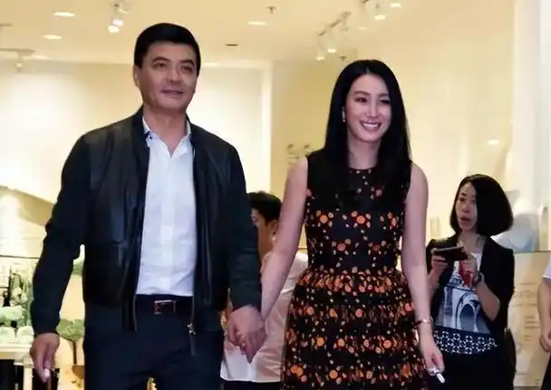 唐静:前夫和秦海璐结婚后,独自陪儿子长大,如今的选择令人泪目