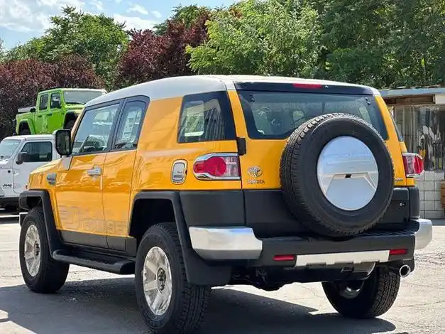 2023款丰田fj酷路泽短轴强悍越野特惠