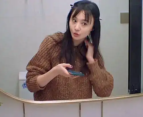 下图为郑爽卸妆后的样子.化妆跟素颜相貌根本没有区别.