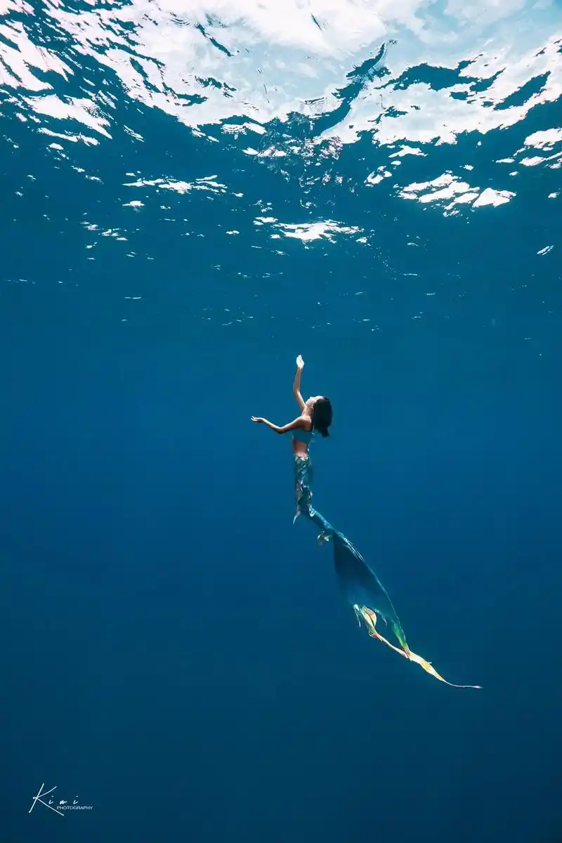 双帆石自由潜.#潜水女孩 #自由潜水 #水下摄影 #美人鱼  - 抖音