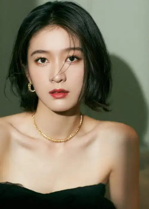 张雪迎黑纱裙性感写真图片