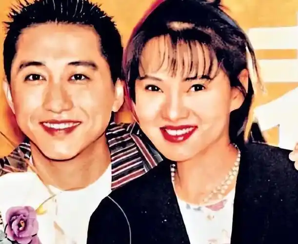 伊能静庾澄庆"世纪合体"!一张亲密合照流出,正宫秦昊沉默了