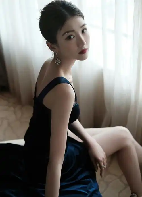 毛晓彤美腿美背大赏这成熟的气质娱乐圈中独一份