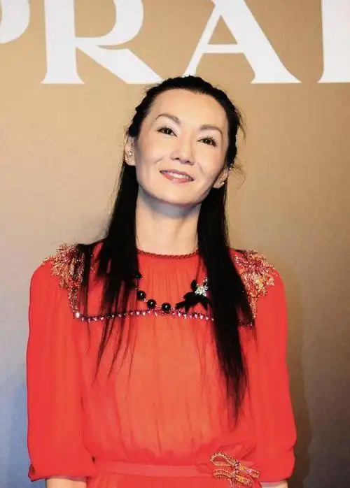 57岁张曼玉近照曝光昔日女神暴瘦憔悴惹人疼神颜一去不复返