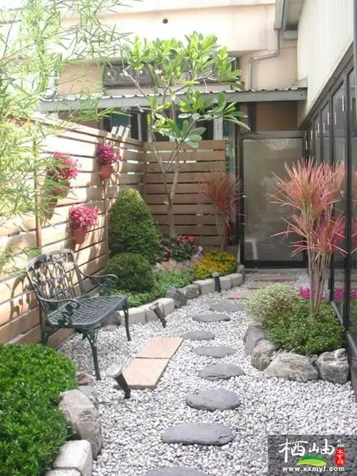 入户花园一般能做入户花园的面积都不会很大,所以对于这个小小的空间