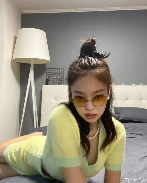 权志龙在jennie直播出现##jennie自拍#没想到gd权志龙与teddy也猿场