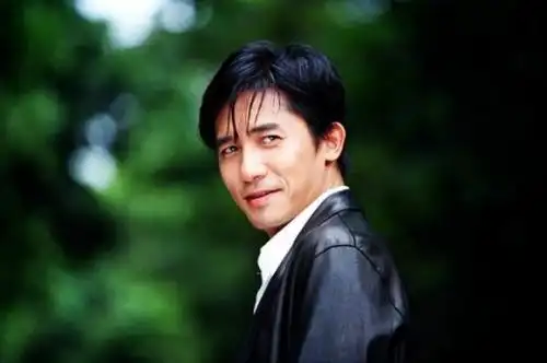 求无间道里梁朝伟回头图片