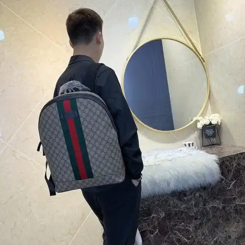 官网gu zhi lv专柜2020新款男士印花贝壳双肩背包真皮彩条休闲男