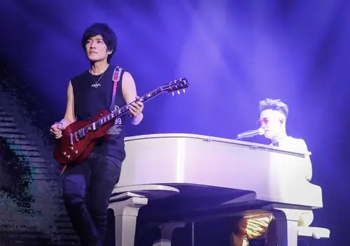 "凡人"限定双帅组合 "最大彩蛋"五月天怪兽连续两天登场