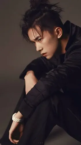 #易烊千玺 #tfboys 时尚芭莎杂志拍摄花絮 …-堆糖,美好生活研究所