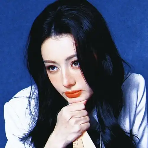 迪丽热巴超话    头像    #迪丽热巴拉小提琴行程图