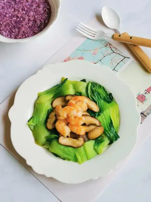 适合春天长个的美食虾仁油菜炒香菇