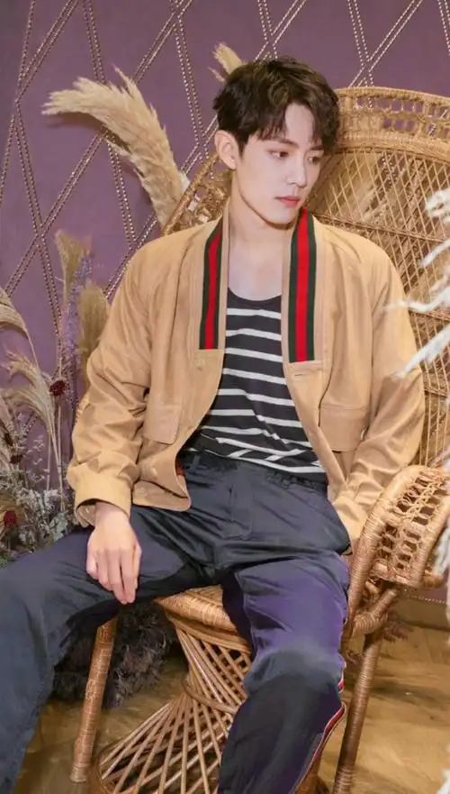 肖战帅气小卷毛