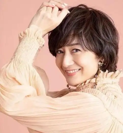 这才是你该烫的发型:锁骨发 大卷,谁见都夸年轻好看|卷发|短发|脸型