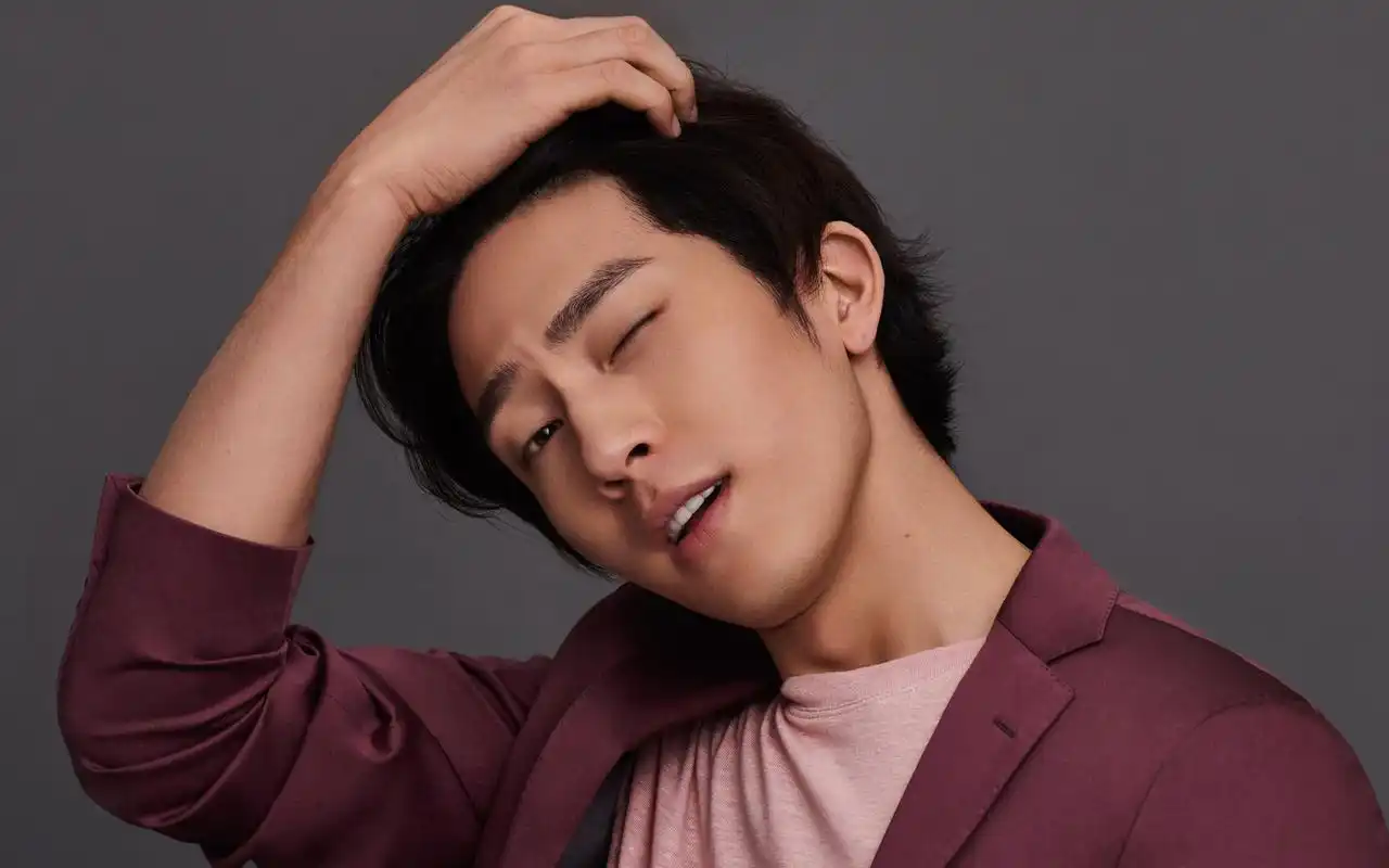 首页 桌面壁纸 大陆明星 井柏然帅气时尚高清写真桌面壁纸1920_1200