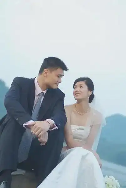 春节姚明妻子一家外出13岁女儿脸照曝光身高已经1米9