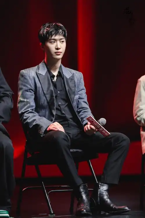 范丞丞金色挑染##范丞丞官宣澳门国际喜剧节