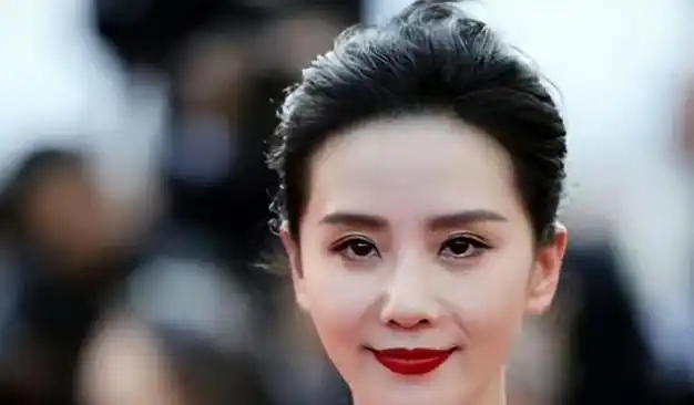 过完年内娱明星又变样刘诗诗歪嘴杨紫成熟图揭颜值变迁史