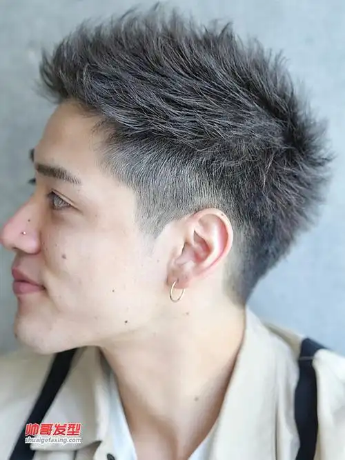 不一样的日式男生发型露额头掀刘海酷帅男生短发