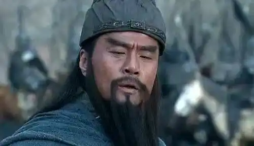 扮演关羽的四位明星前三位堪称经典唯独他是来搞笑的