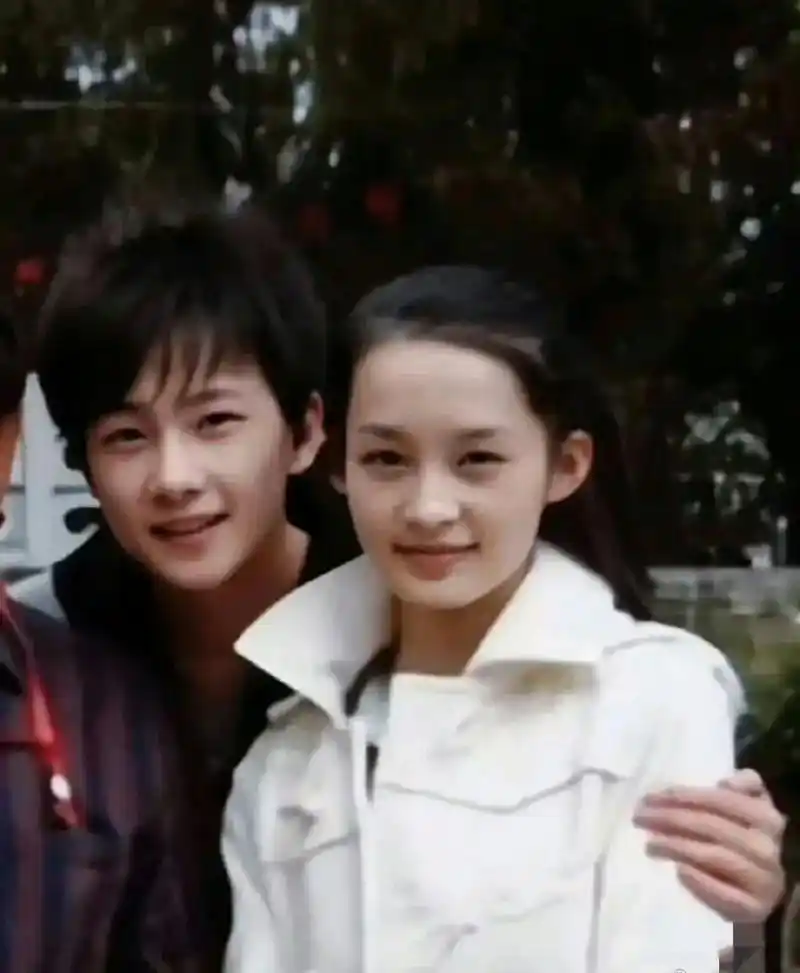 杨洋和李沁的早期合照,俩人当时真是很青涩啊!