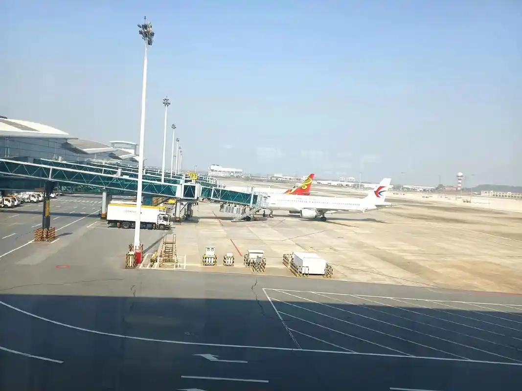 南昌机场随拍人生只能靠自己爱拼才会赢