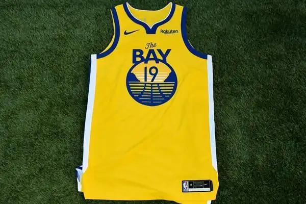 勇士官方公布新赛季六款球衣