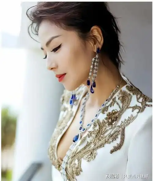 45岁刘涛,饱满有料真性感!