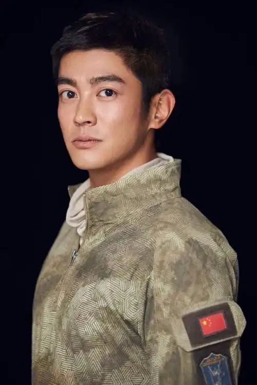 杜江硬核迷彩工装服酷帅霸气写真图片