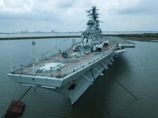 明斯克号航母