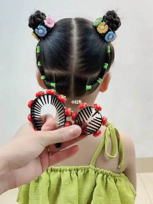 这样扎双丸子头,可以收碎发又好看哦#儿童编发  #今日发型  #创作灵感