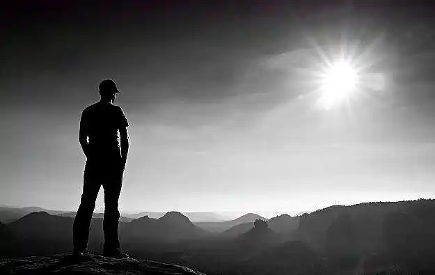 30岁之后的男人:孤独=有缘生,无缘死!