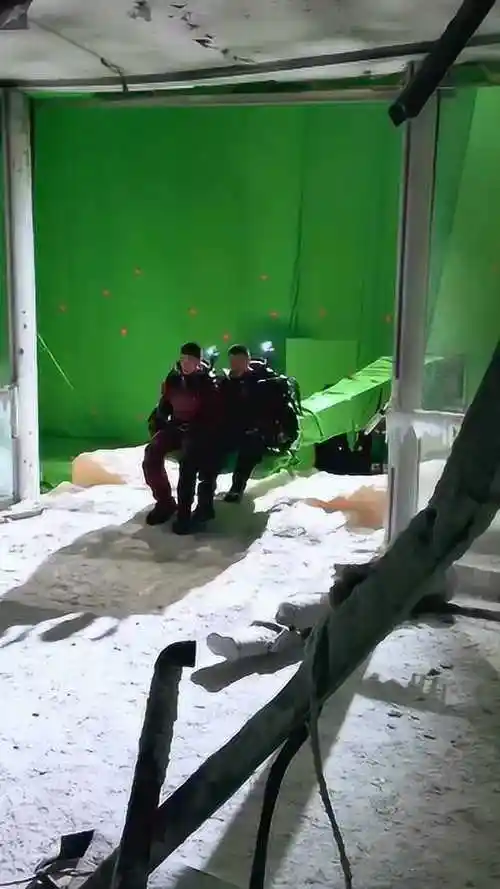 流浪地球拍摄花絮,这绿布用来做什么的?