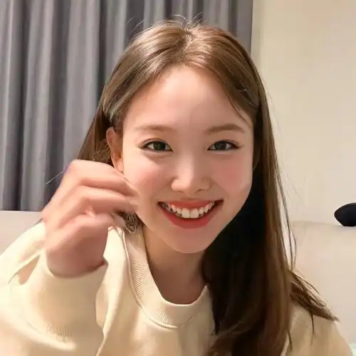 林娜琏超话92#甜美兔牙林娜琏#恭喜小脸solo/ 自修娜琏头像18p