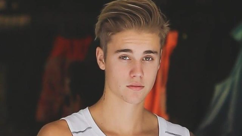 贾斯汀比伯终于剪头发了! 板寸帅气