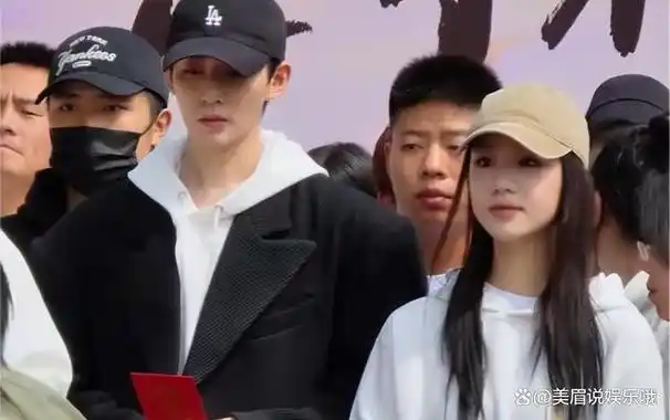 那些亲手毁掉自己事业的00花一人一个离谱恋爱瓜