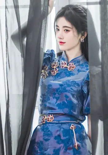 鞠婧祎为证自己腰细穿旗袍还勒腰带紧扣上看到效果