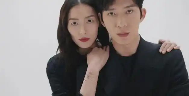 太甜了!井柏然第一次公开秀恩爱,大赞女朋友刘雯的素颜太好看了|倪妮|