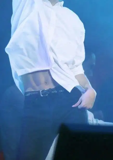 千玺胸肌实在太惊艳 实力抢 / 比乐族