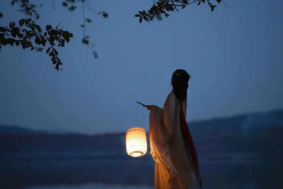 何当共剪西窗烛,却话巴山夜雨时.#古风 - 抖音