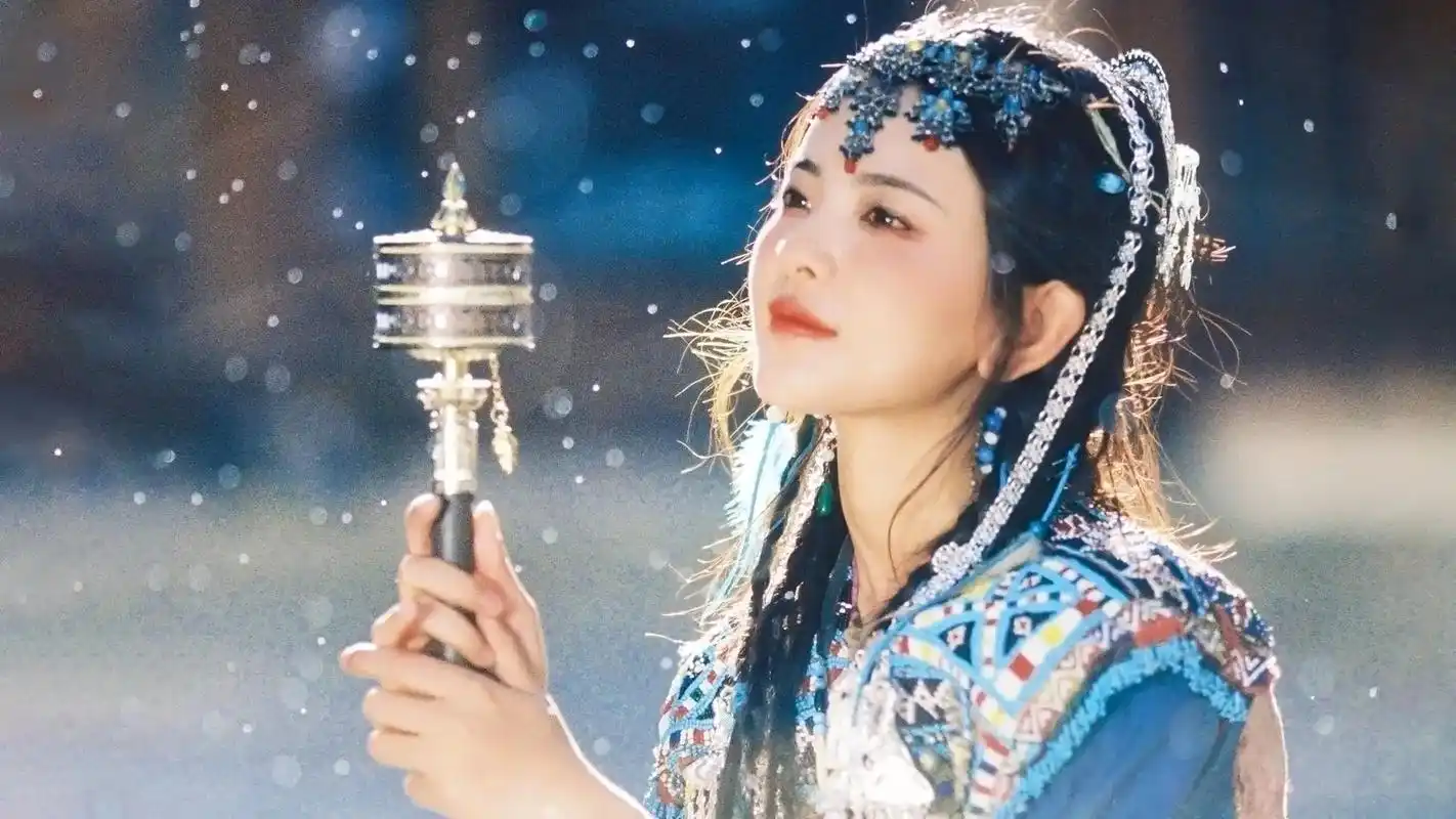 杨超越拍的这一组照片用来当电脑壁纸在合适不过了#杨超越#高清 - 抖