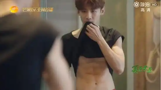 白敬亭腹肌照曝光白敬亭为什么戴发带