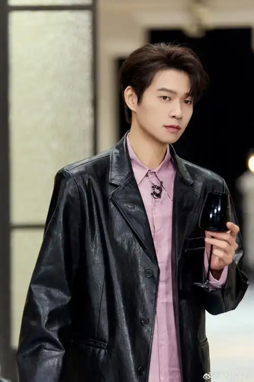 【《#大侦探黄金风暴#》高清剧照】之勋上人@魏大勋:  超能box平台的