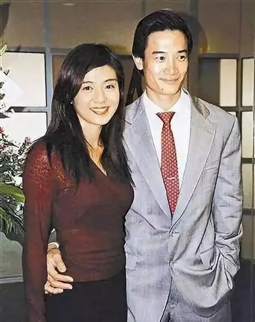 和金城武吴奇隆传绯闻,和伪富豪纠缠16年,一代玉女