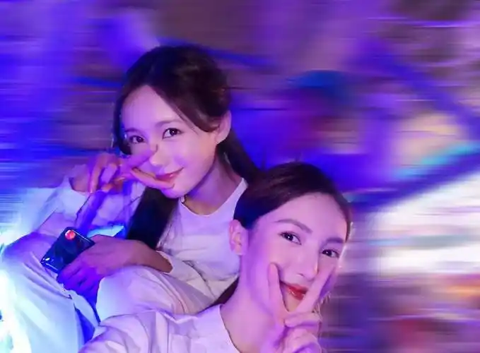 金晨微博晒其与李一桐的合照,秀友情,网友表示这是什么神仙售后_互动