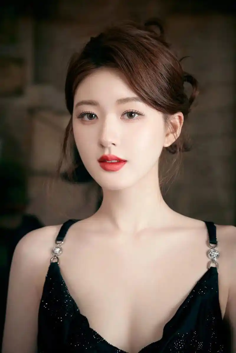 赵露思米兰时装周造型惊艳全场,时尚的力量