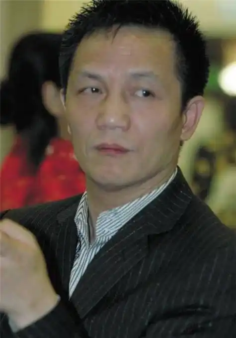 从棚户区地痞到上海首富,坐牢嫌热的他,自掏腰包给监狱装空调_周正毅