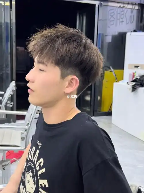 视觉效果阳光帅温州男生发型99适合人群16-28岁摩根烫钢夹烫